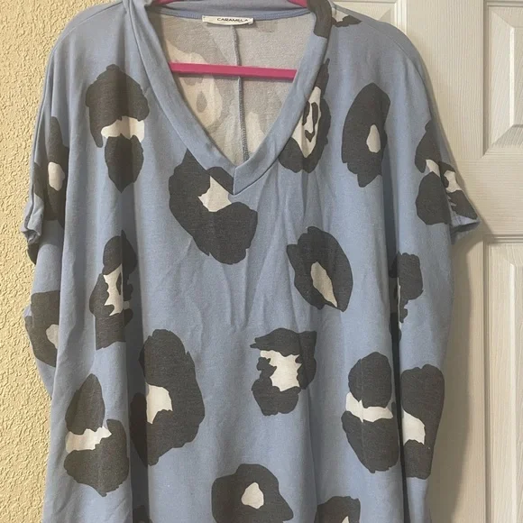 Light Blue V-Neck Short Sleeve Animal Spot Tee for sleep - Picture 4 of 5